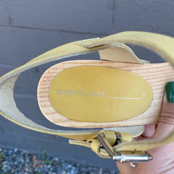 Intentionally Blank Wooden Sandals - Picture 7 of 7